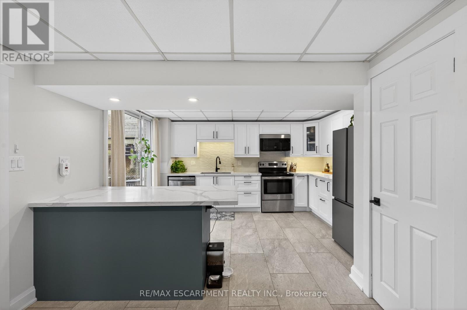 47 SUMNER CRESCENT - 24