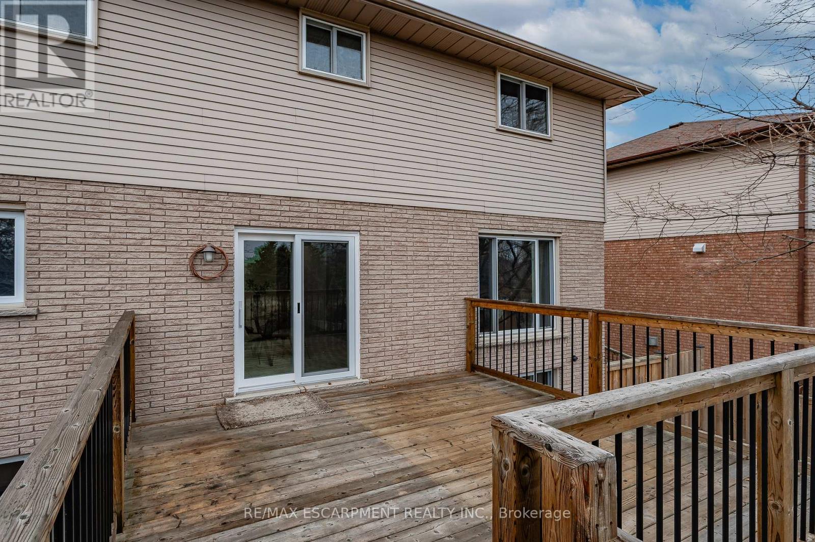 47 SUMNER CRESCENT - 40