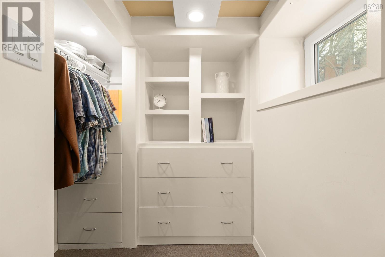 Property 25 of 45 of 2870 Oxford Street