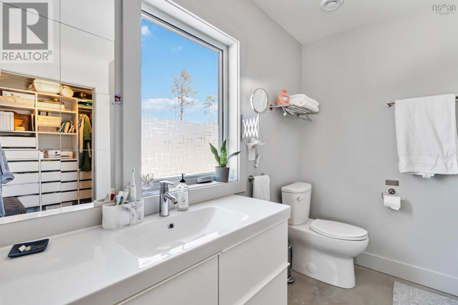 Property 21 of 49 of 267 Harbour View Drive