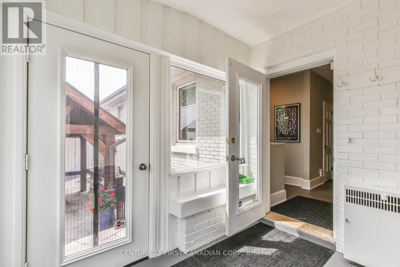 189 COLLEGE AVENUE - 22