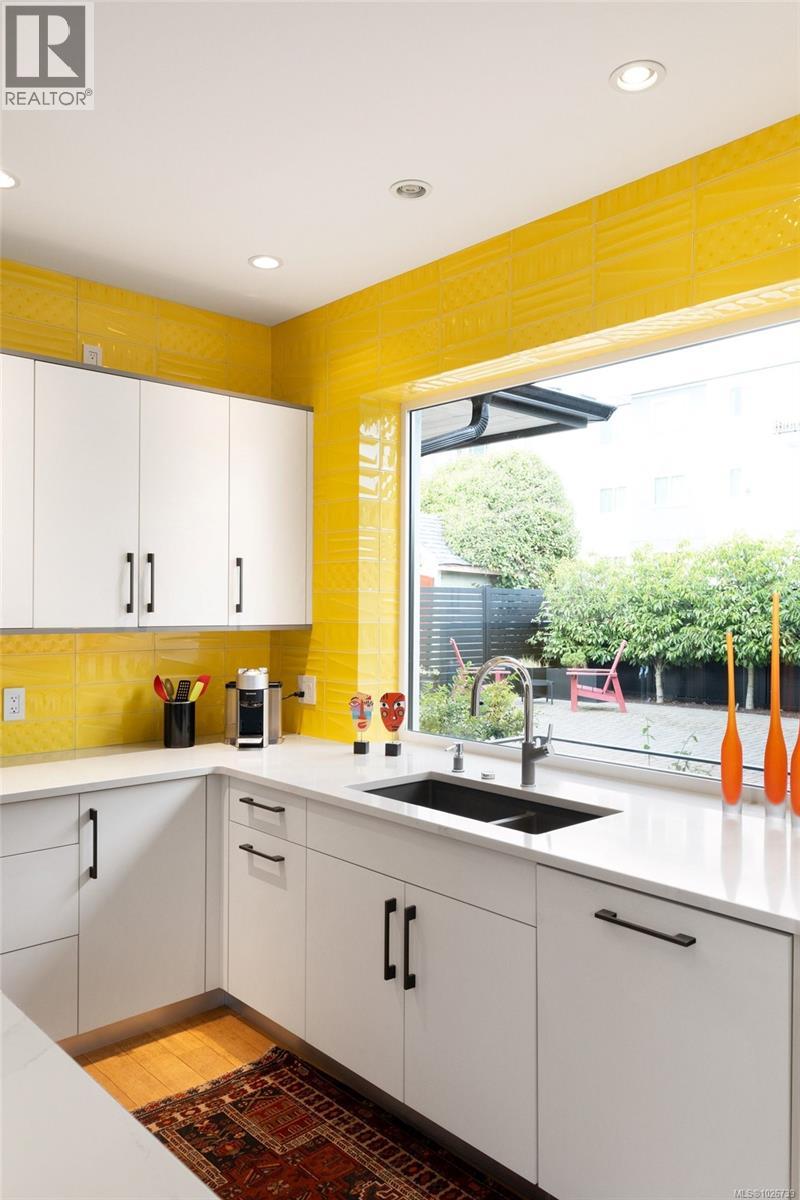 430 Luxton Ave - 16