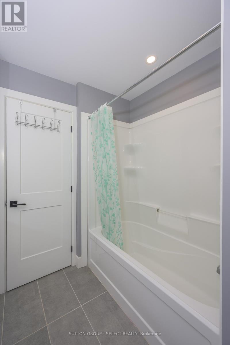 1796 BRAYFORD AVENUE, London South (South K), Ontario