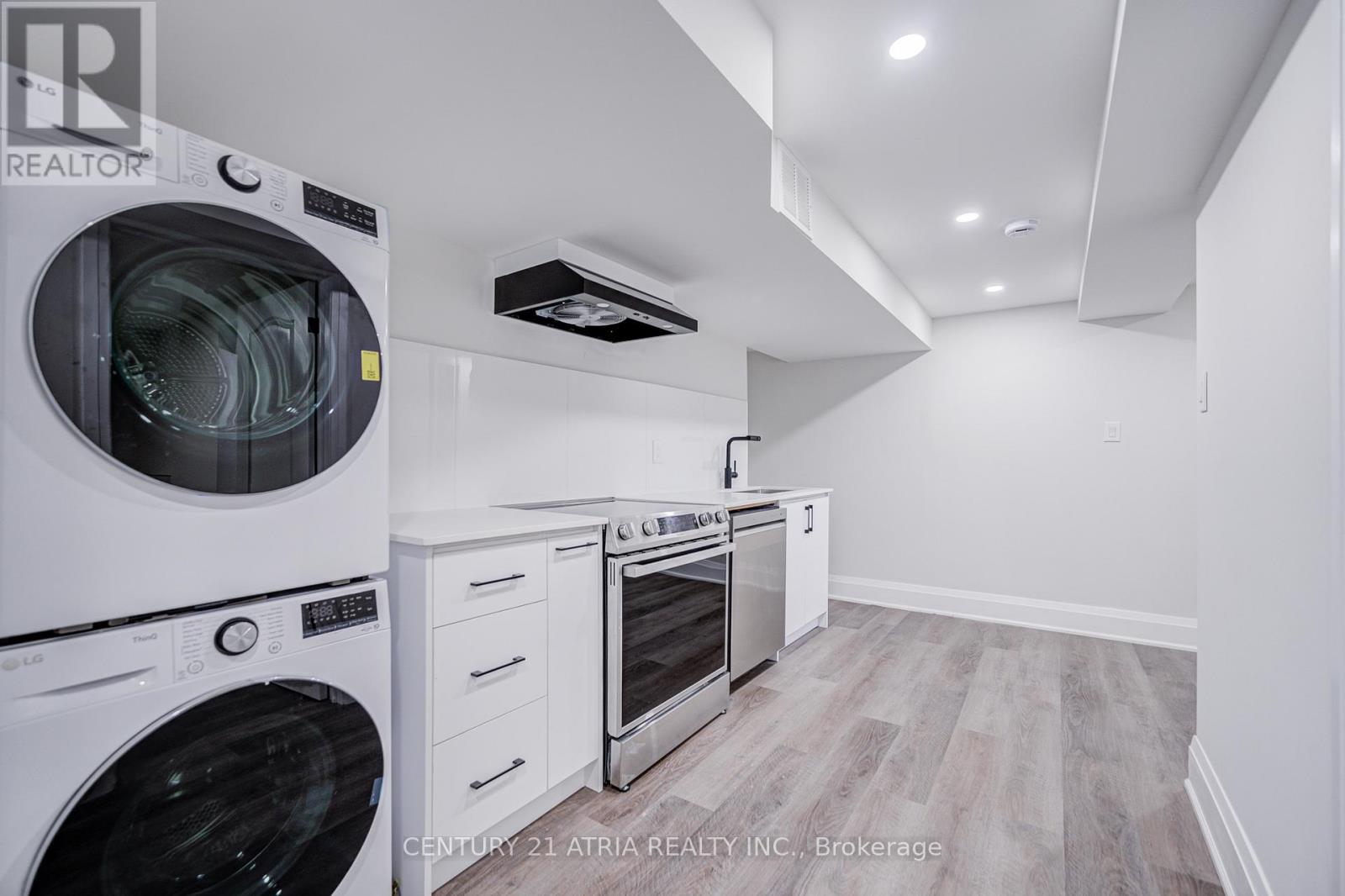 33 SIR BRANDILES PLACE,Markham (Markham Village),,