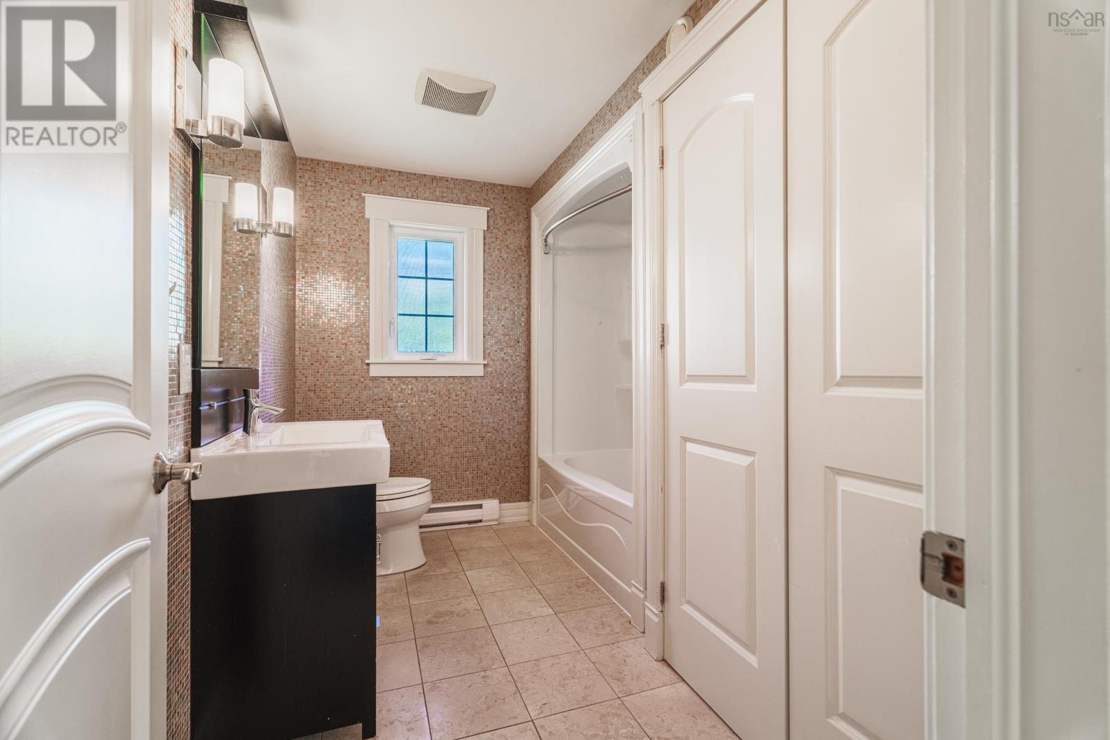 Property 26 of 45 of 11 Laurentian Drive