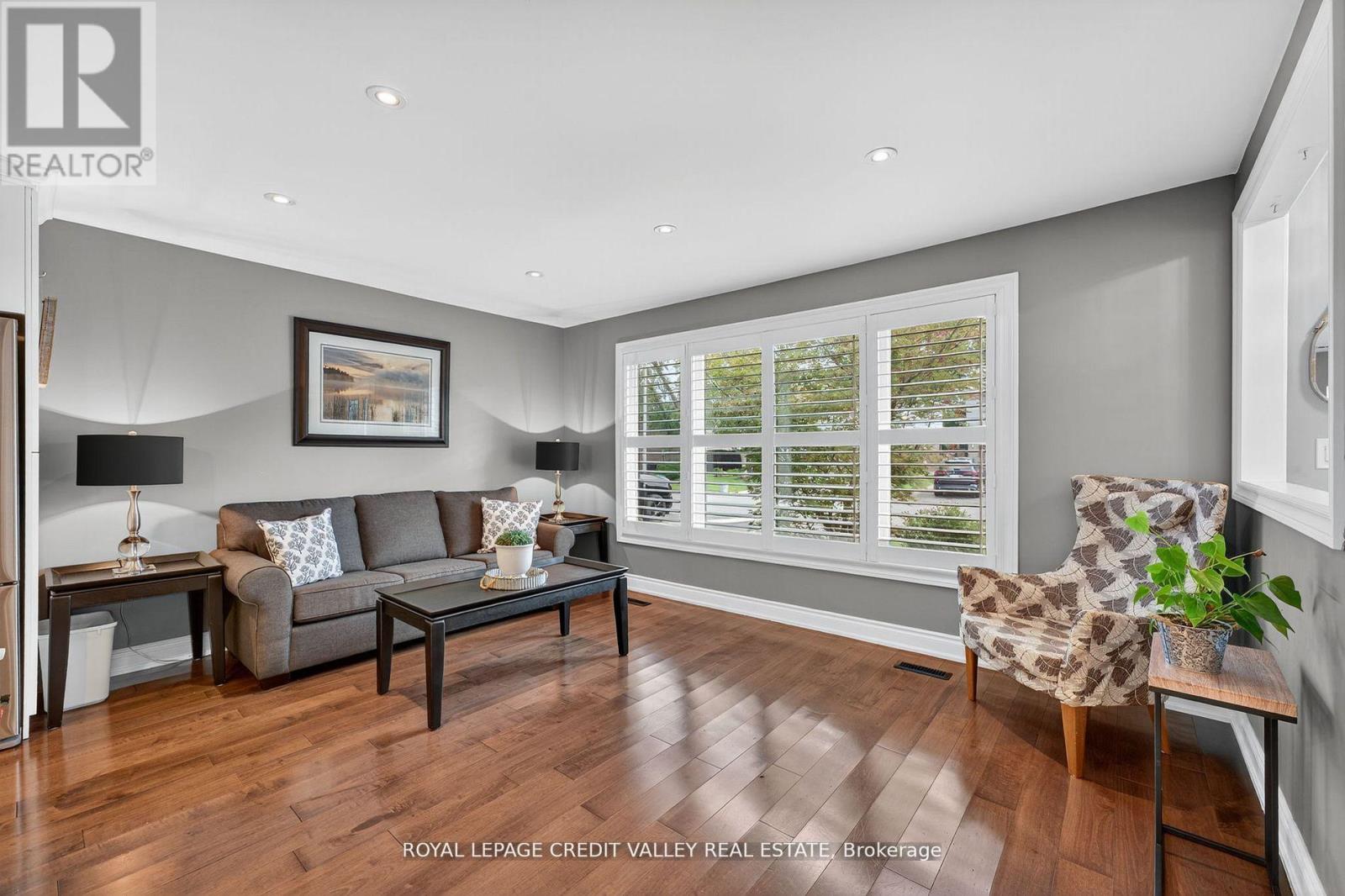 24 WILLIS DRIVE - 19