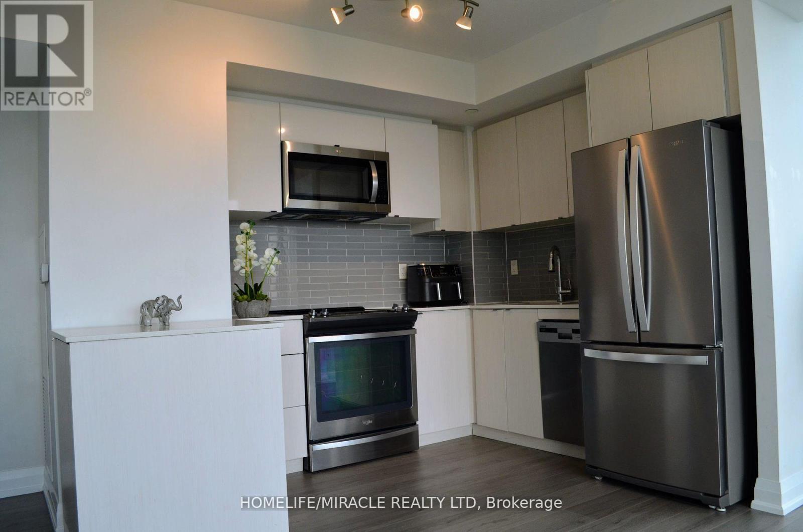#1305 1461 LAWRENCE AVENUE W - 18