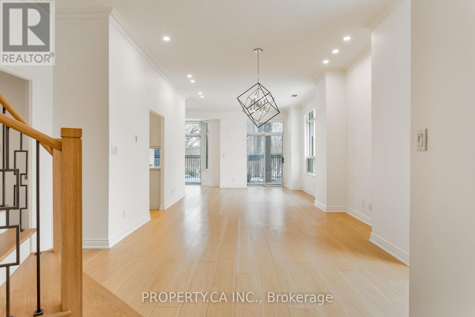 #105 2 ABERFOYLE CRESCENT - 18