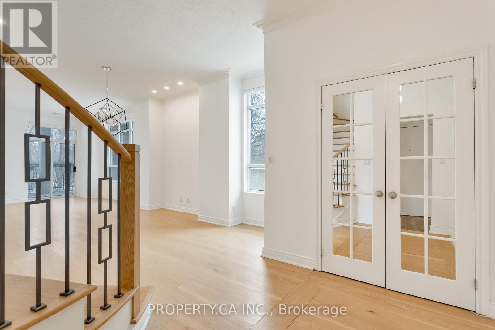 #105 2 ABERFOYLE CRESCENT - 19