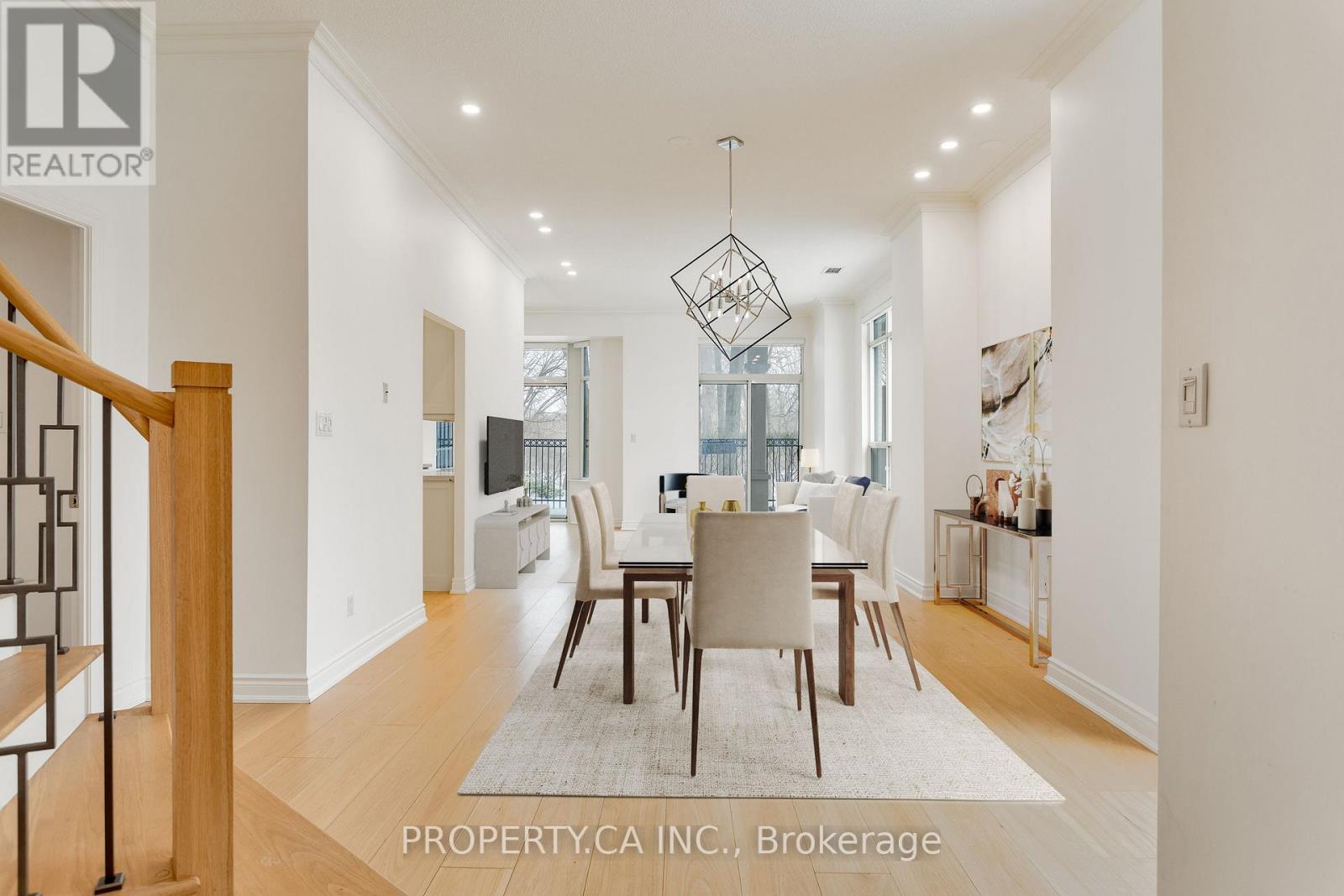 #105 2 ABERFOYLE CRESCENT - 2
