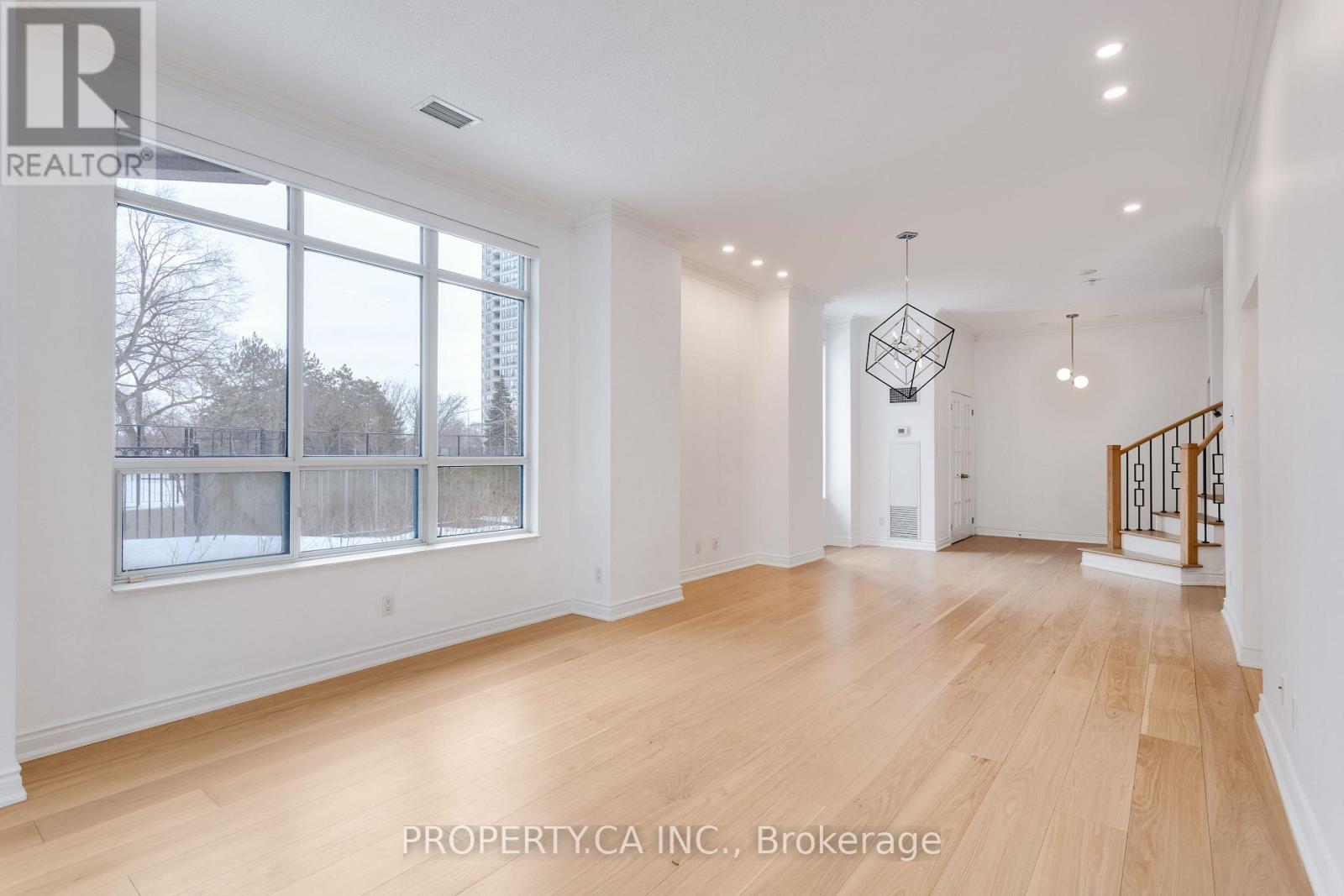 #105 2 ABERFOYLE CRESCENT - 21