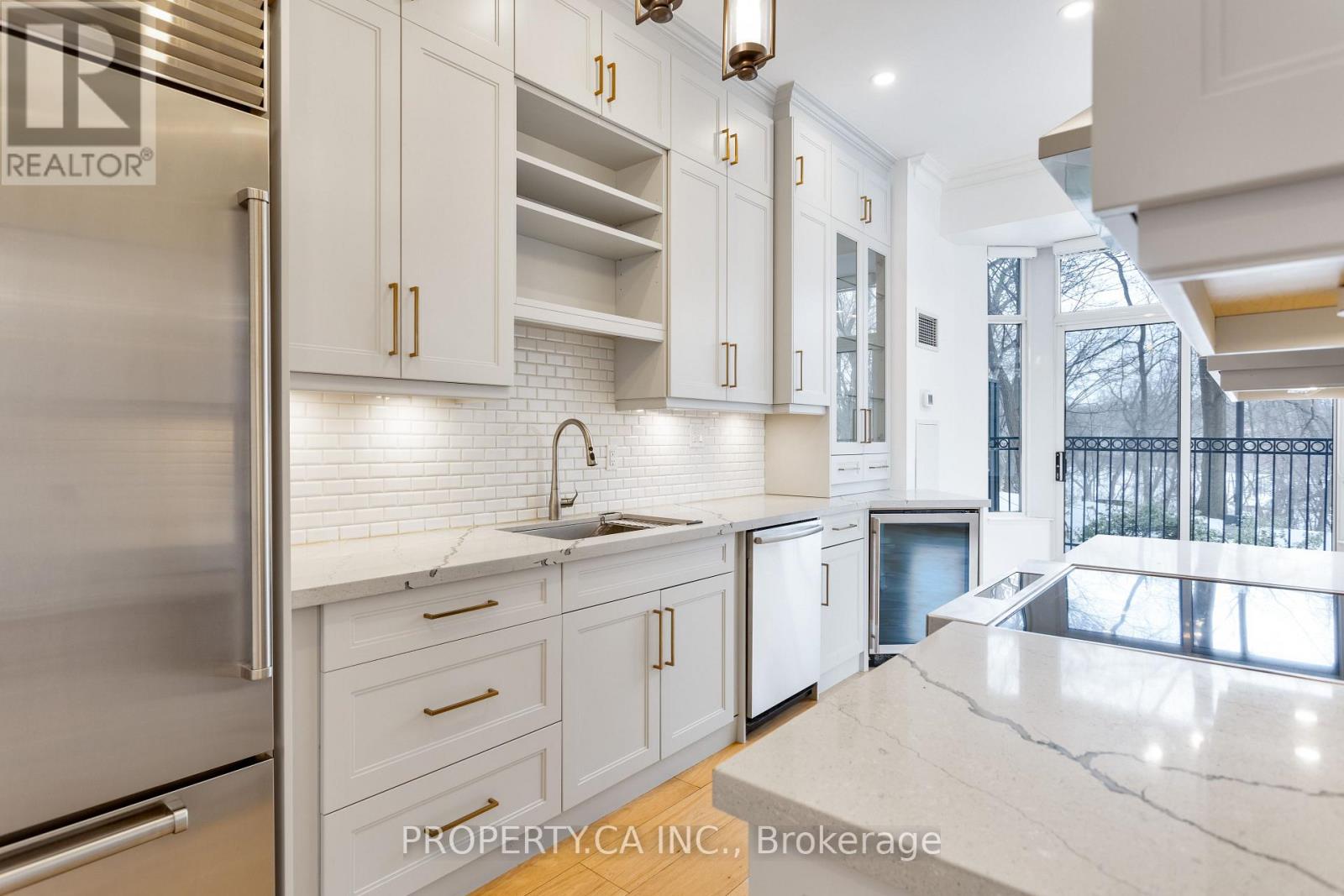 #105 2 ABERFOYLE CRESCENT - 22