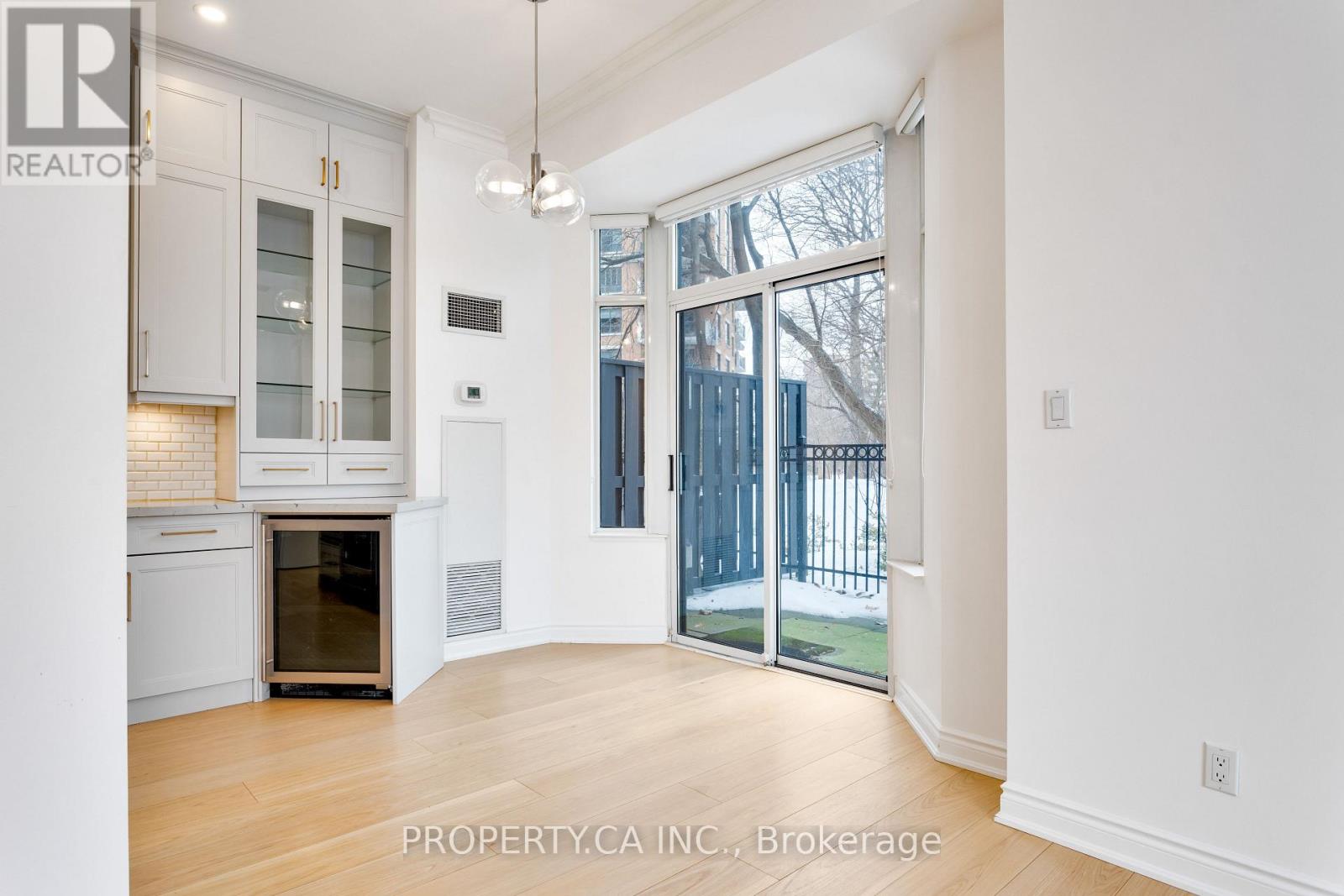 #105 2 ABERFOYLE CRESCENT - 23