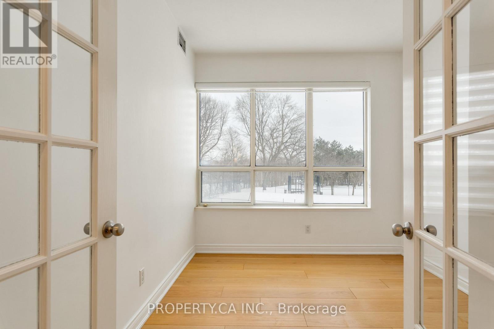#105 2 ABERFOYLE CRESCENT - 27