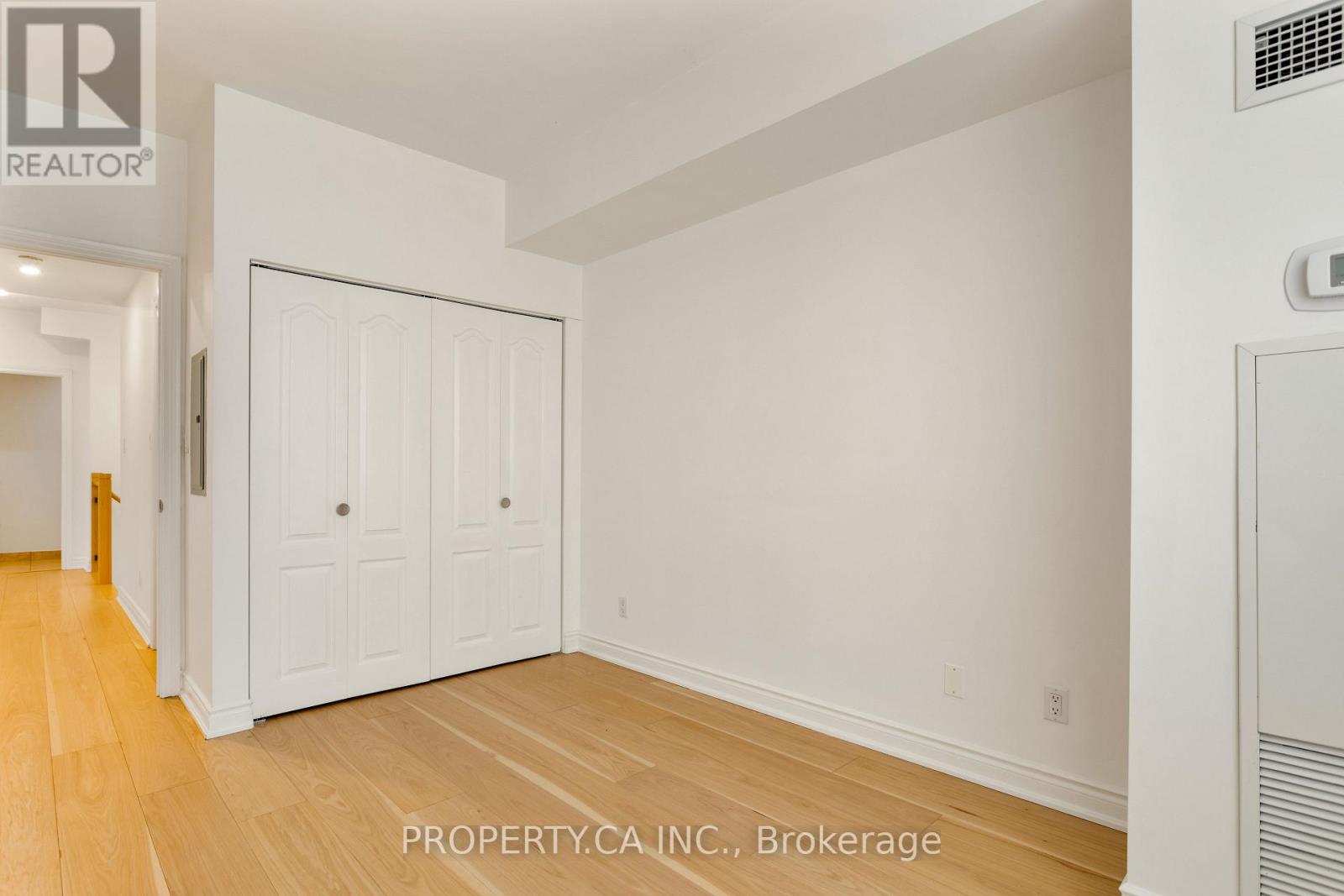 #105 2 ABERFOYLE CRESCENT - 29