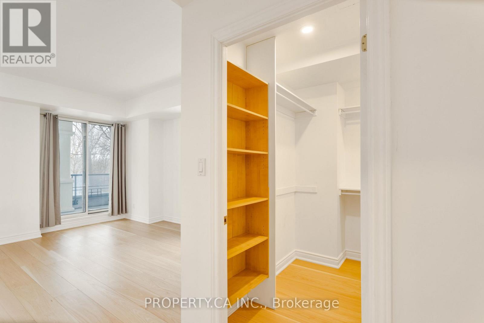 #105 2 ABERFOYLE CRESCENT - 32