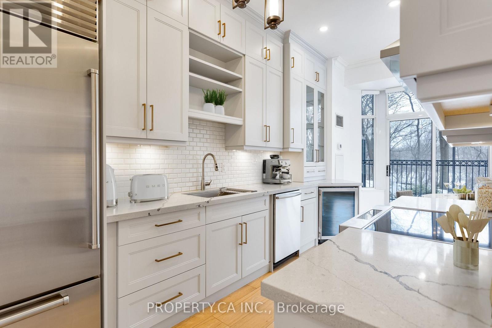 #105 2 ABERFOYLE CRESCENT - 6
