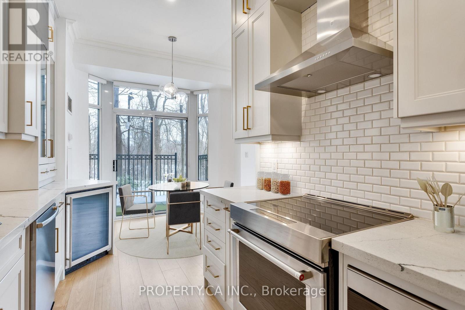 #105 2 ABERFOYLE CRESCENT - 7