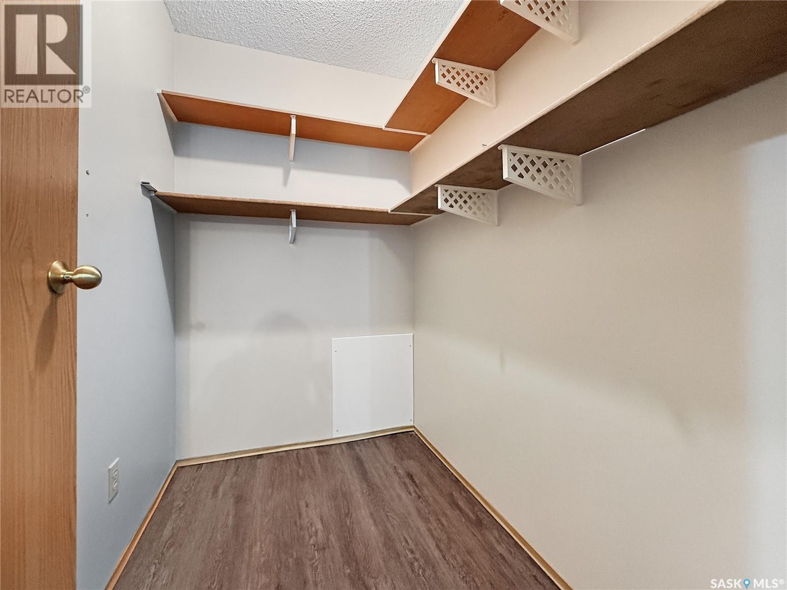 Single Family House Low rise for Sale in   th AVENUE NE Swift Current 