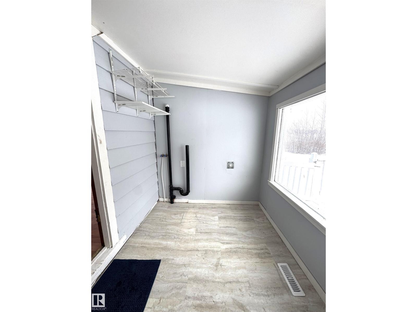 490 & 492 Lakeview Drive - 11