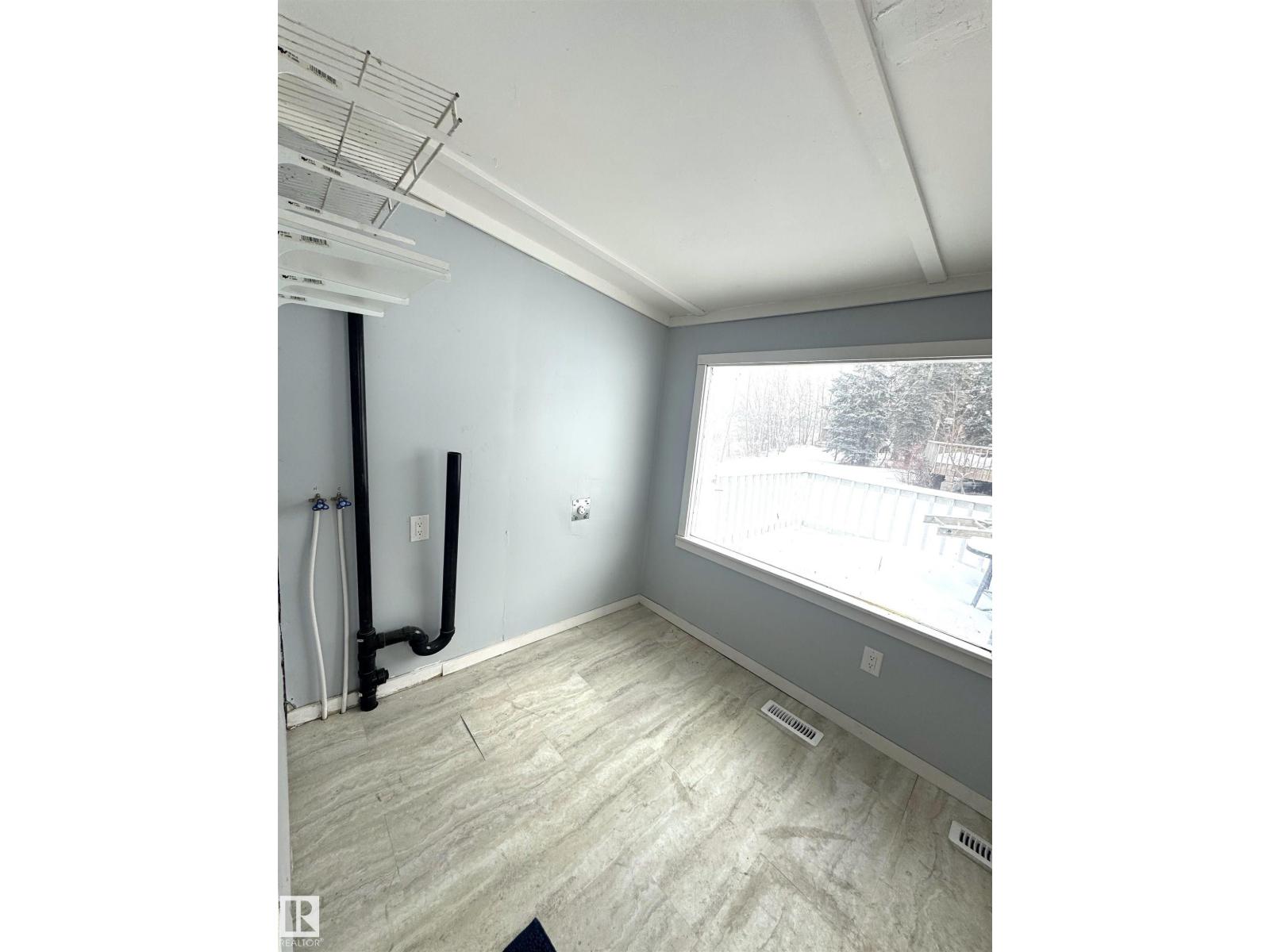 490 & 492 Lakeview Drive - 12
