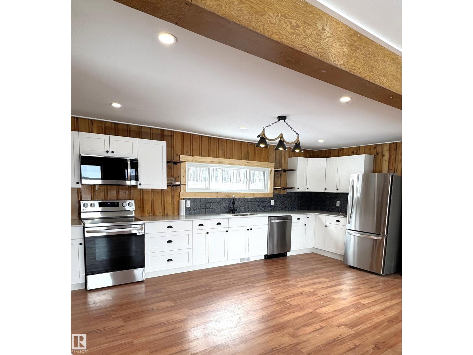 490 & 492 Lakeview Drive - 13