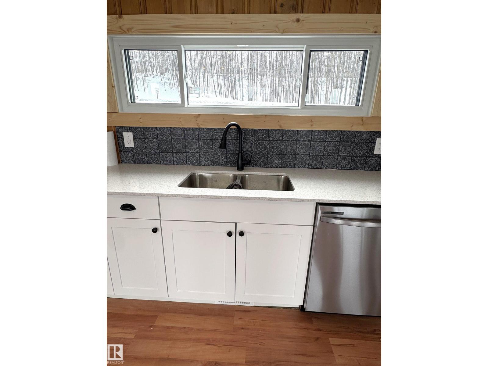 490 & 492 Lakeview Drive - 16