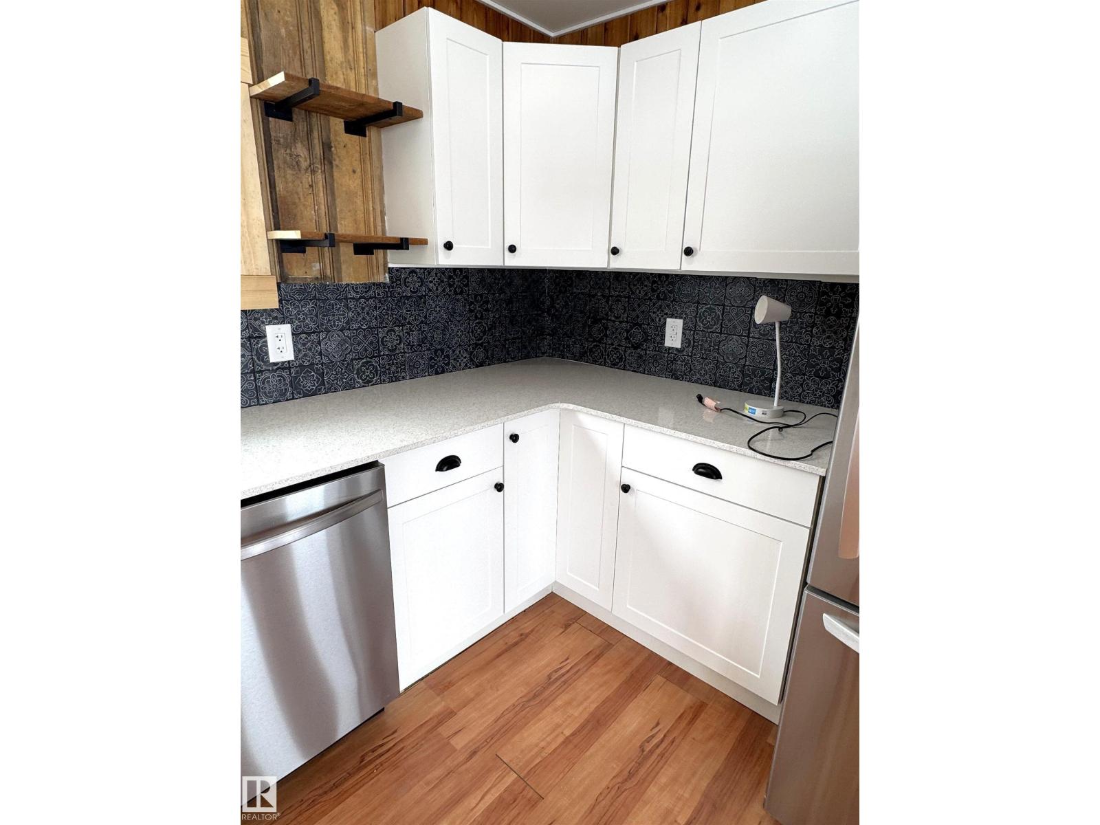 490 & 492 Lakeview Drive - 17