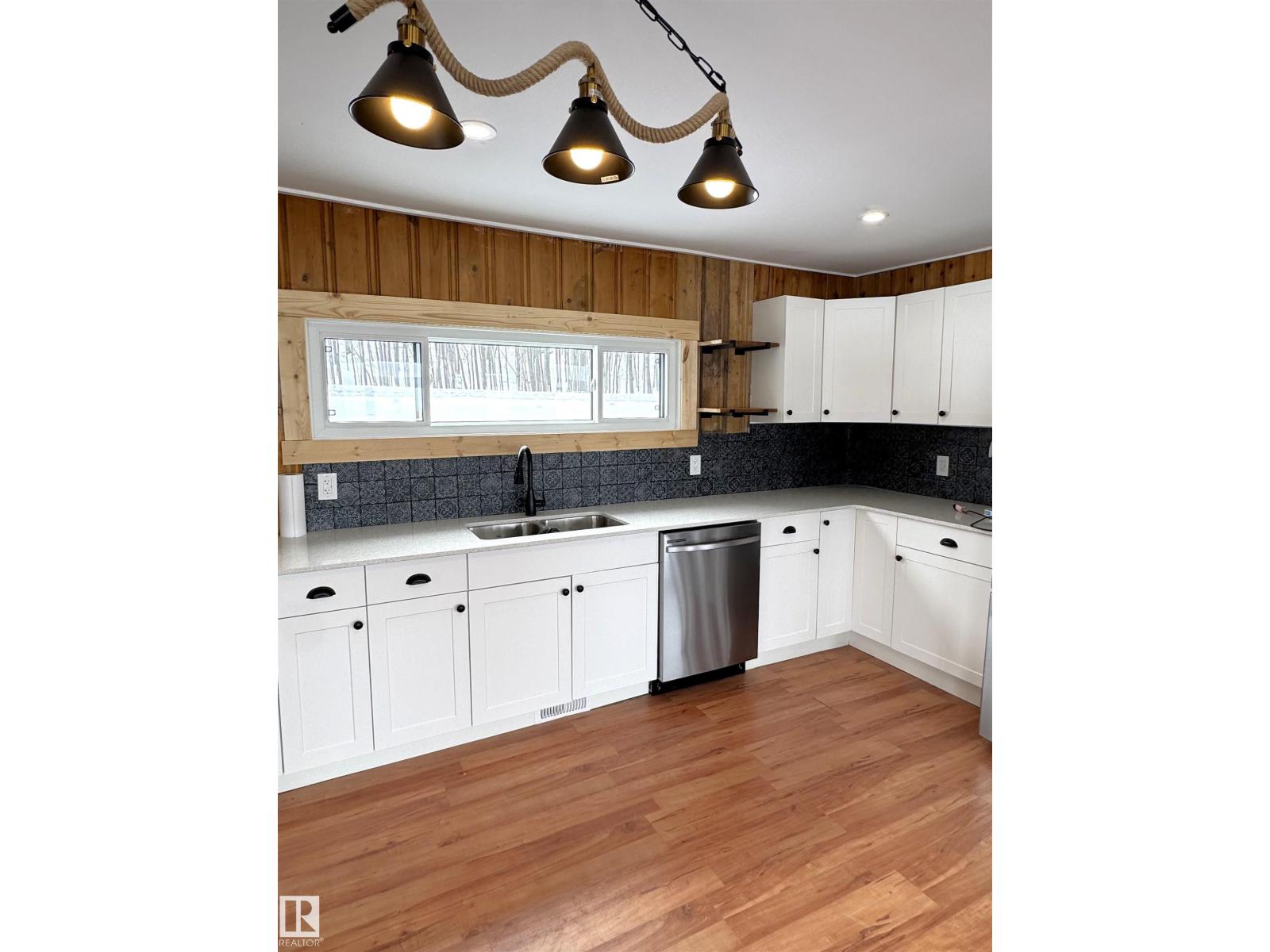 490 & 492 Lakeview Drive - 18