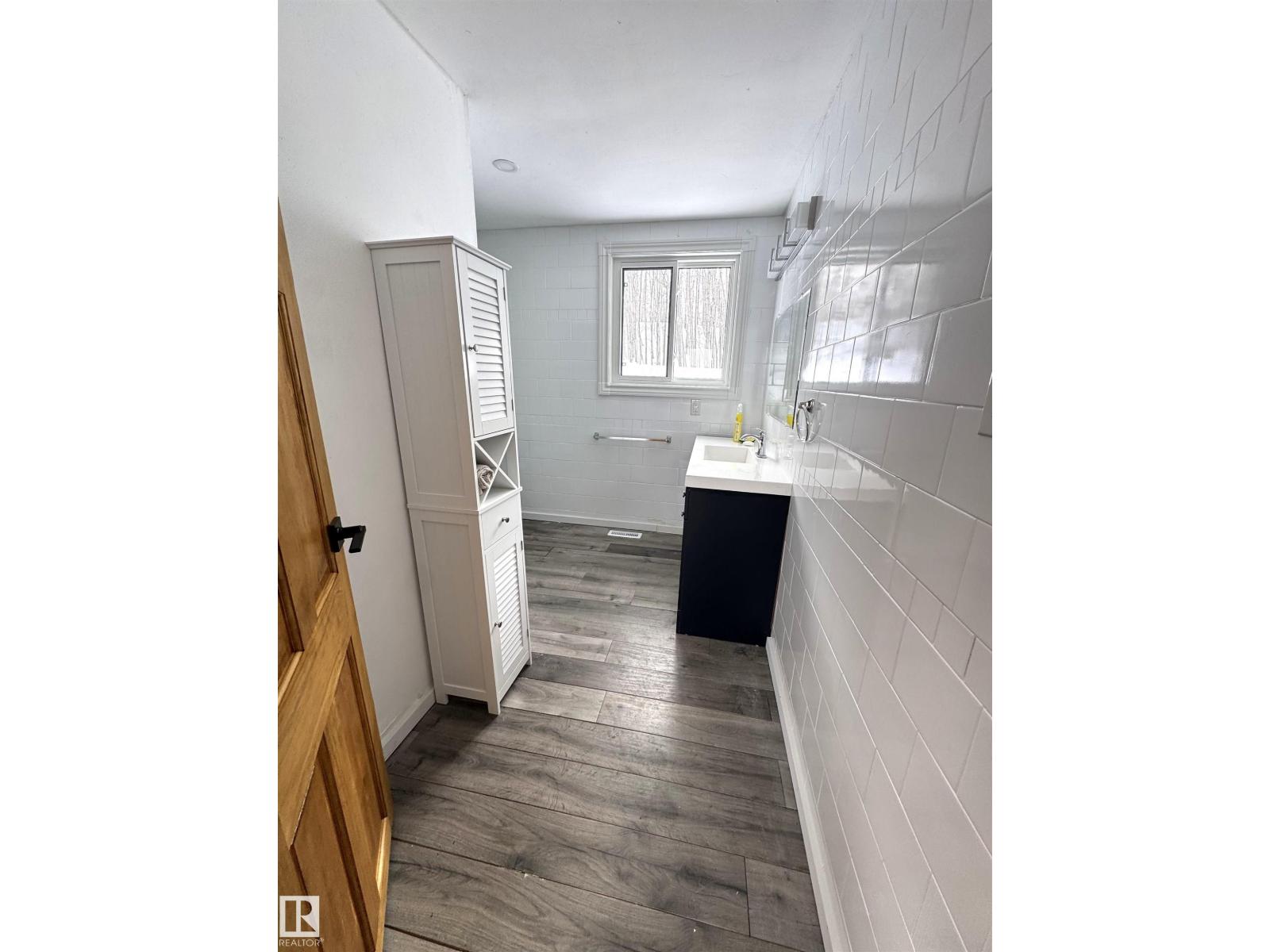 490 & 492 Lakeview Drive - 26