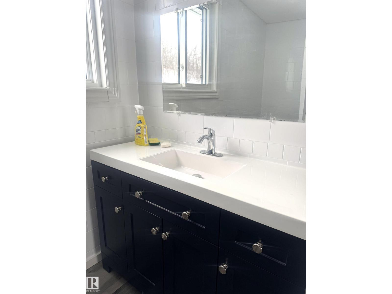 490 & 492 Lakeview Drive - 27