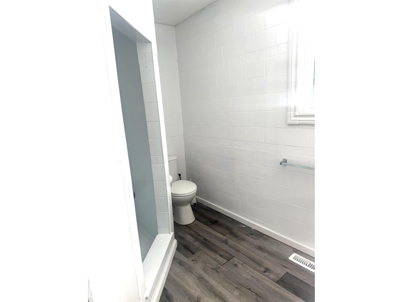 490 & 492 Lakeview Drive - 28
