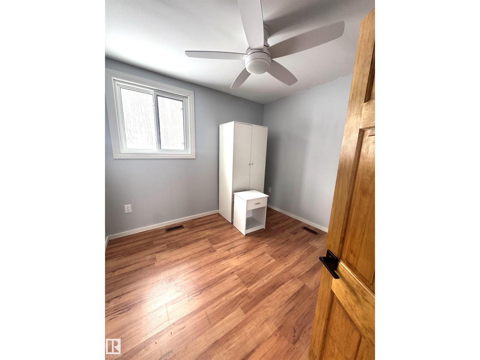 490 & 492 Lakeview Drive - 32