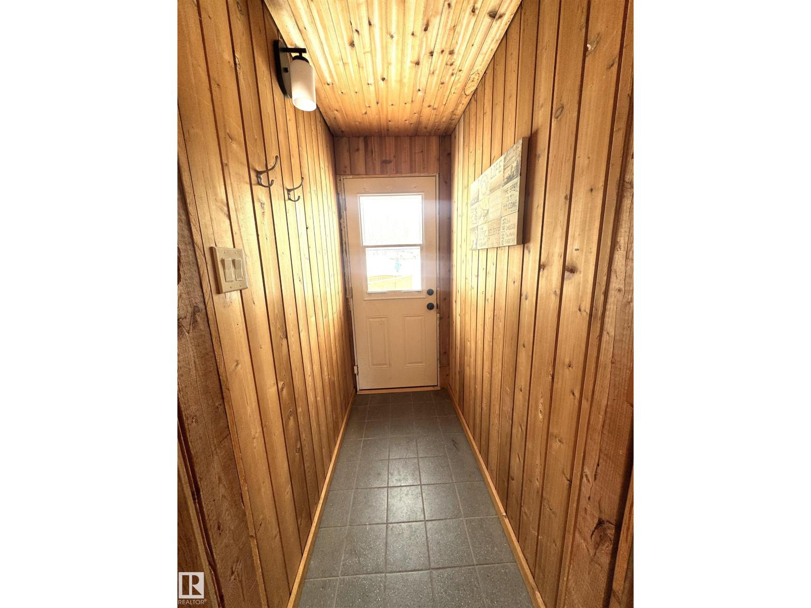 490 & 492 Lakeview Drive - 35