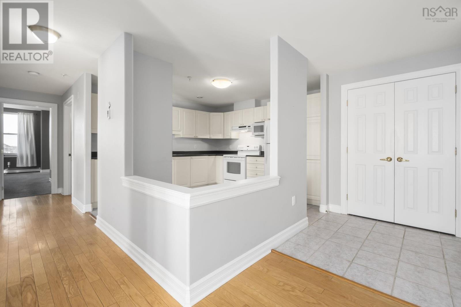 Property 12 of 34 of 405 429 Parkland Drive