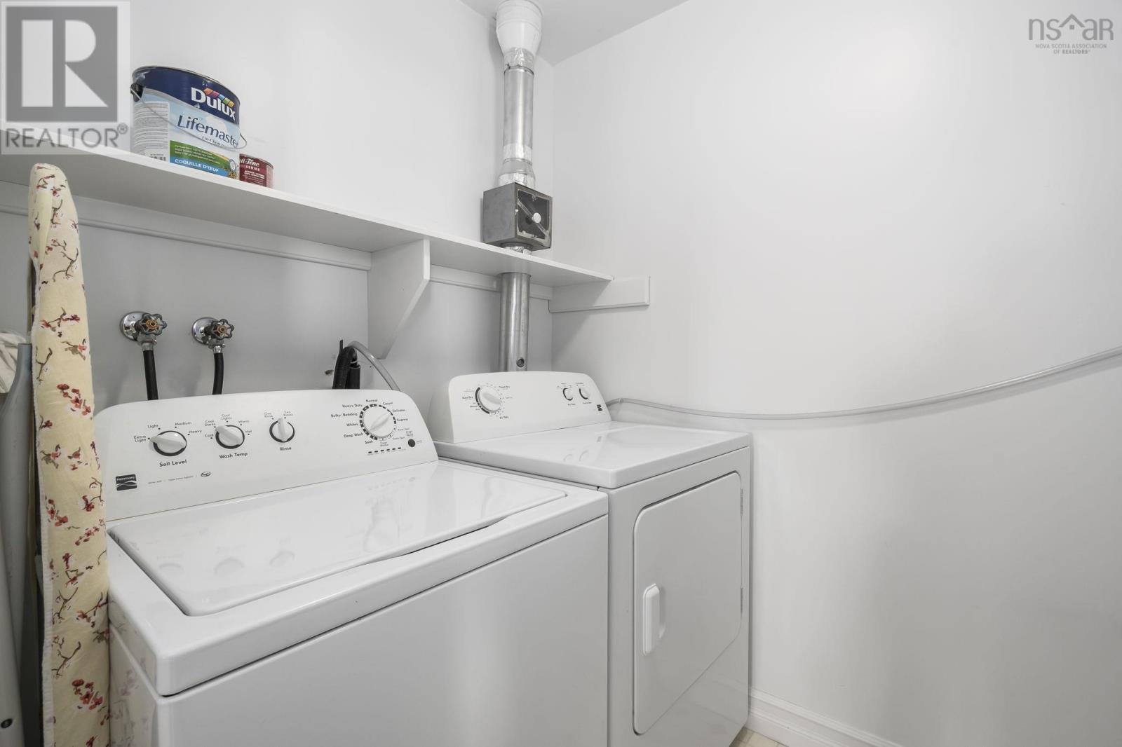 Property 15 of 34 of 405 429 Parkland Drive