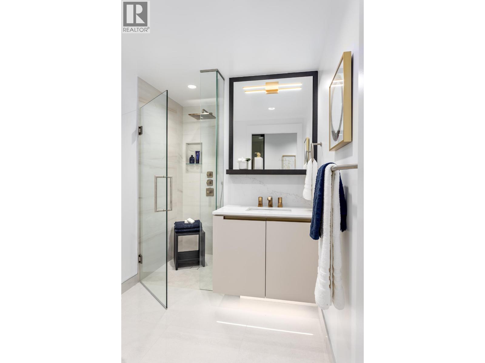 402 2323 FIR STREET, Vancouver