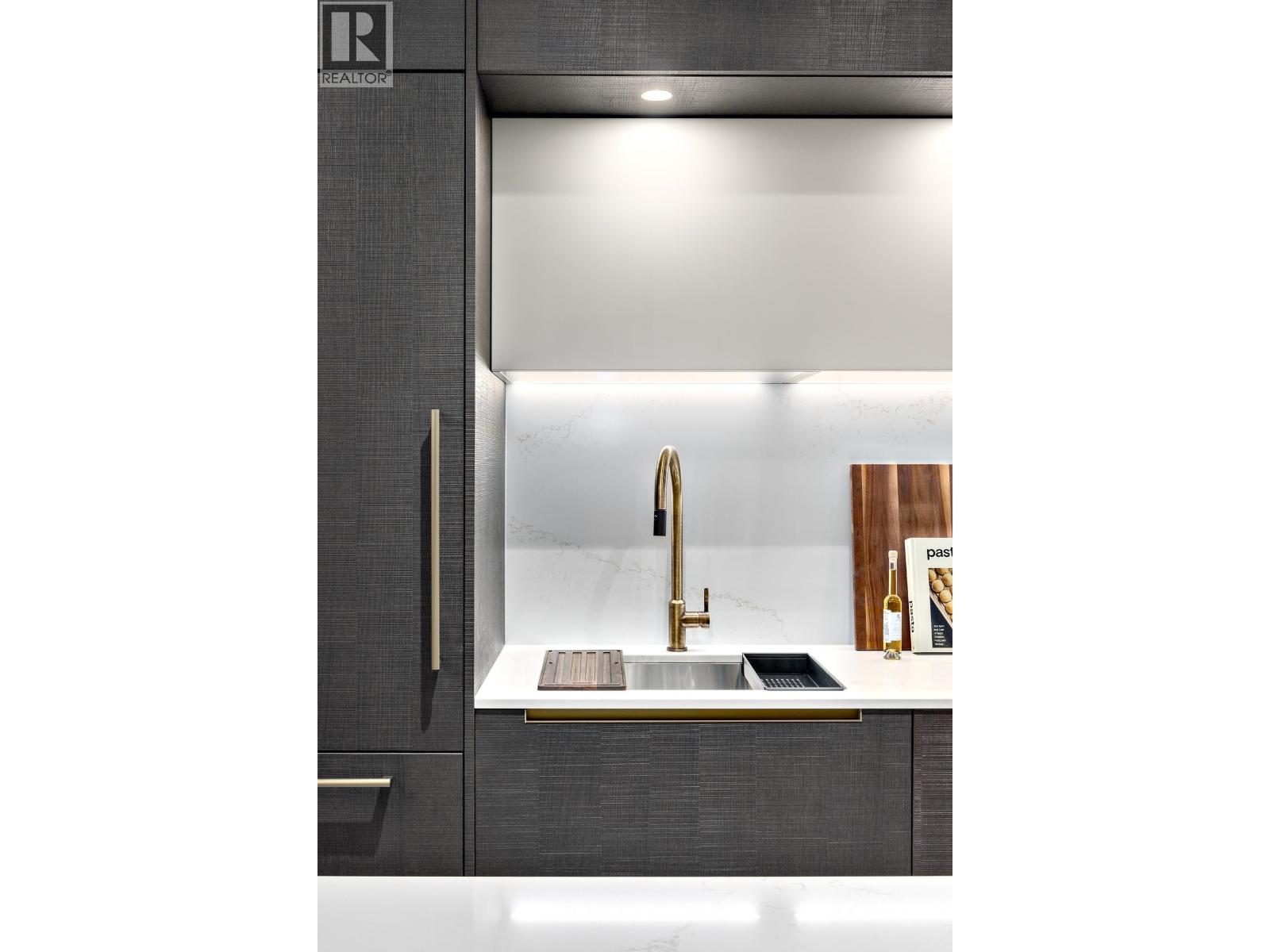 402 2323 FIR STREET, Vancouver