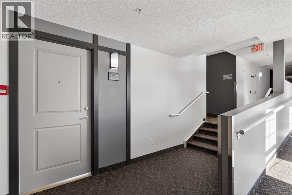 Single Family House Loft for Sale in    Avenue SW Garrison Woods Calgary 