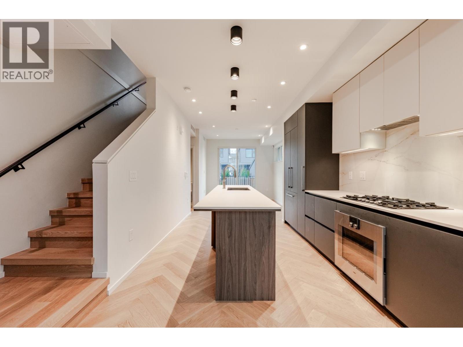 131 765 W 49TH AVENUE, Vancouver