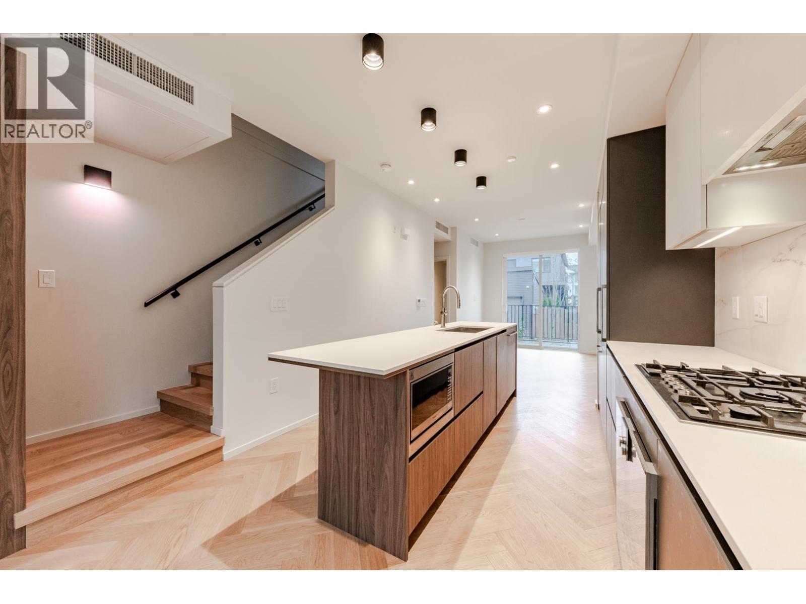 131 765 W 49TH AVENUE, Vancouver