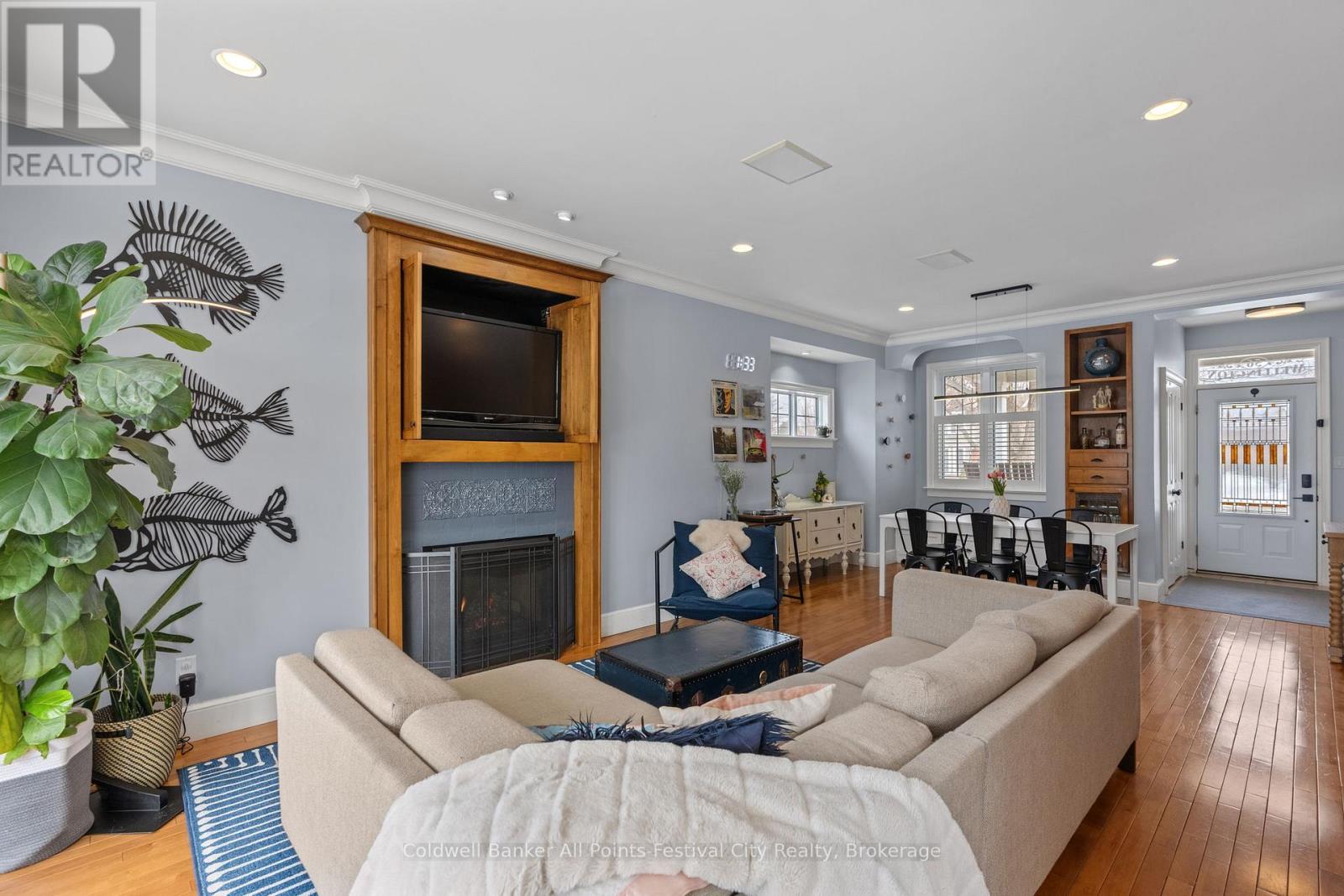 56 WELLINGTON STREET S - 13