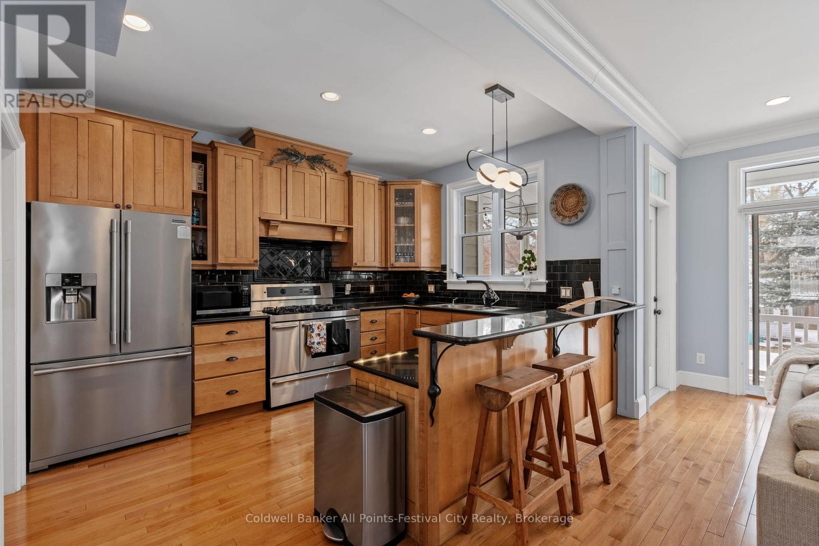 56 WELLINGTON STREET S - 14