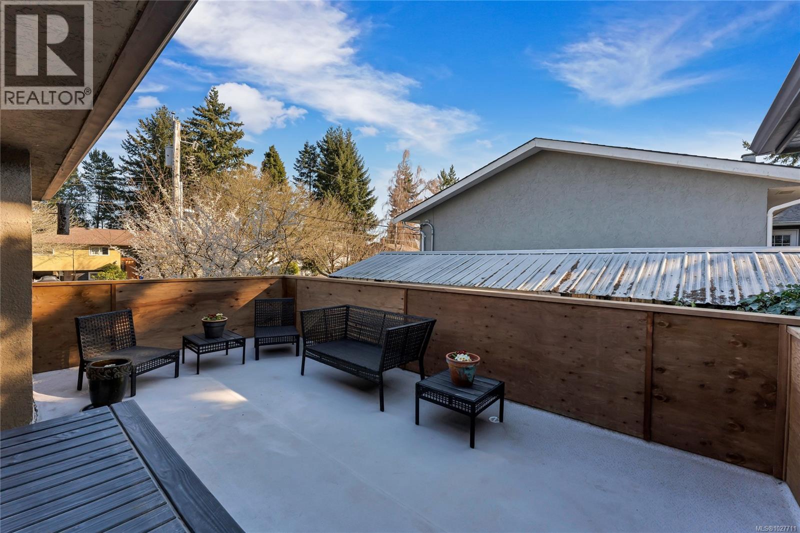 #1 2011 Courser Dr - 10