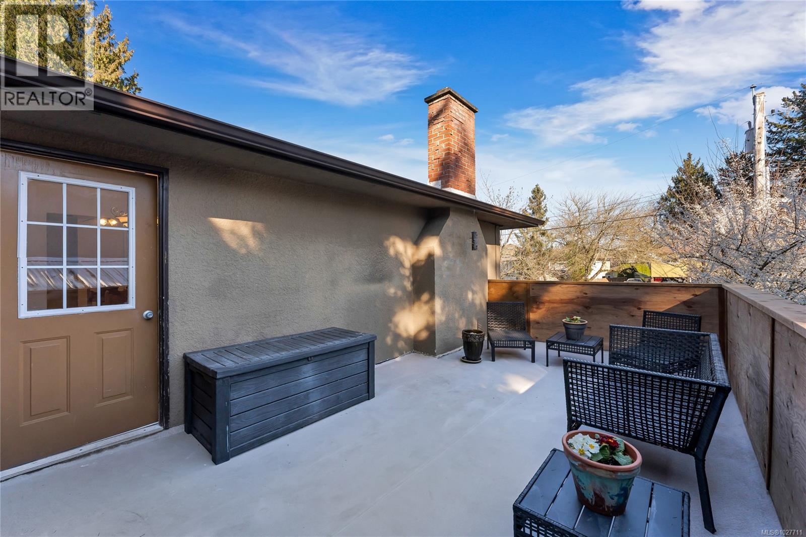 #1 2011 Courser Dr - 11