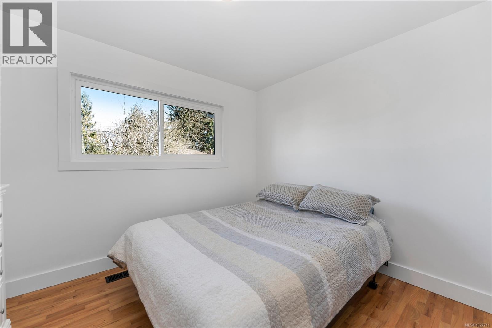 1 2011 Courser Dr, Sidney