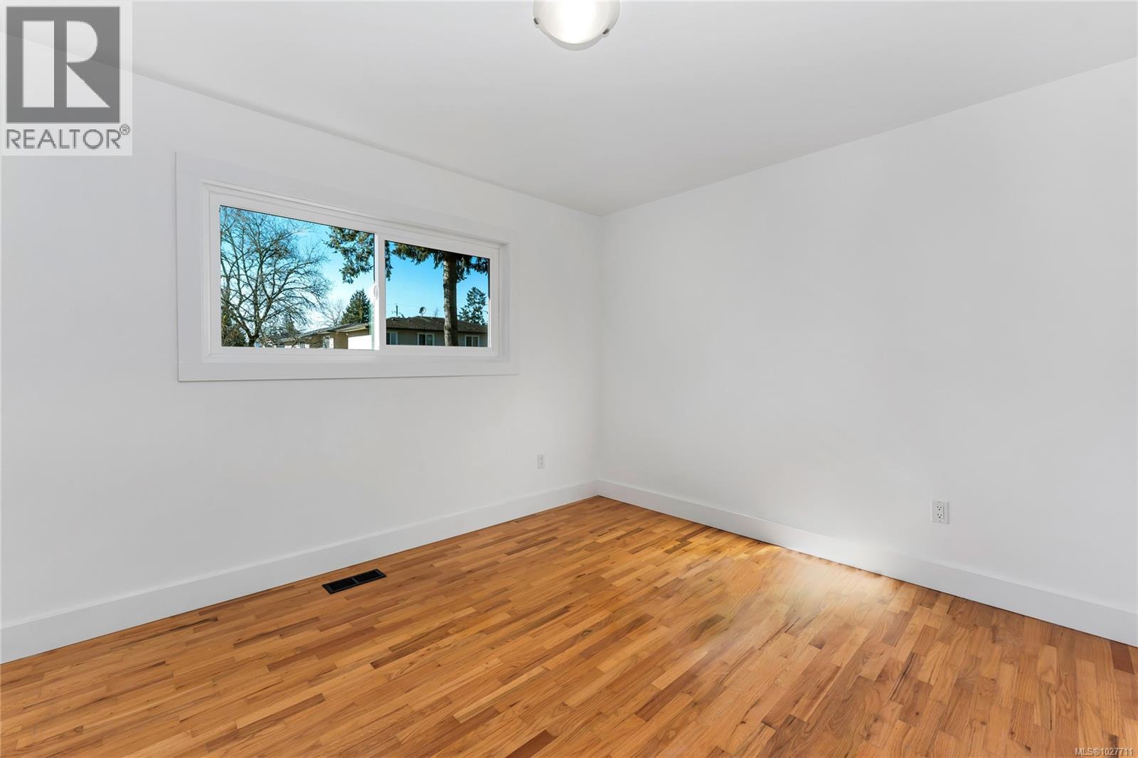 #1 2011 Courser Dr - 19