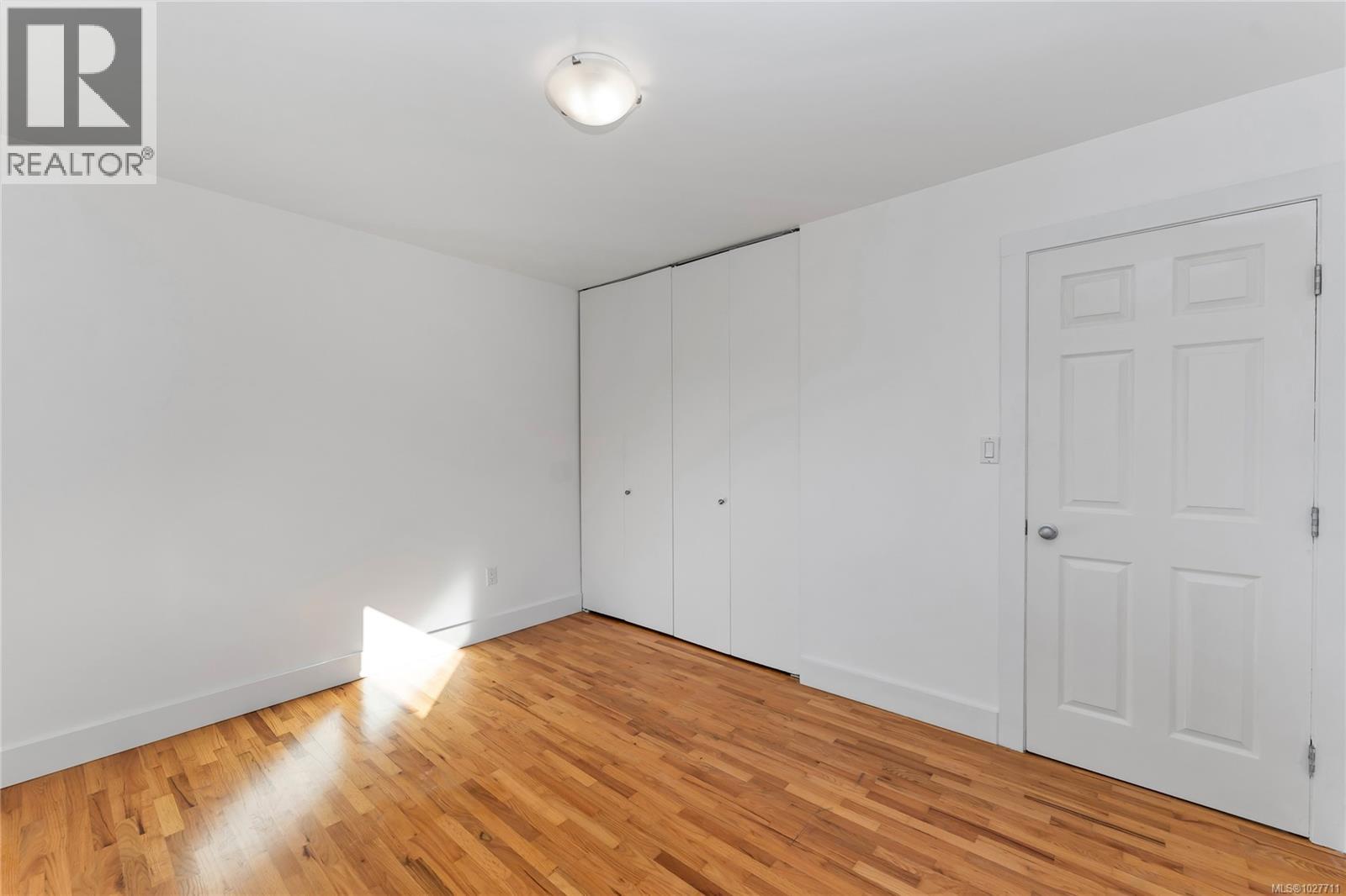 #1 2011 Courser Dr - 20