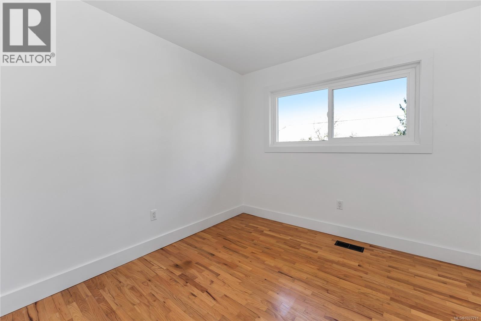 #1 2011 Courser Dr - 22