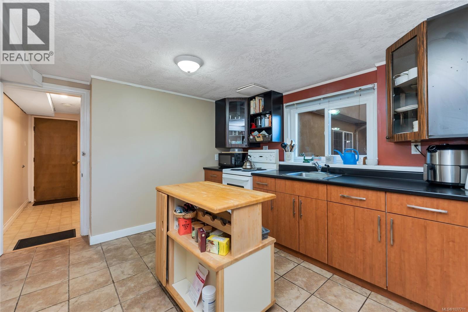 #1 2011 Courser Dr - 26